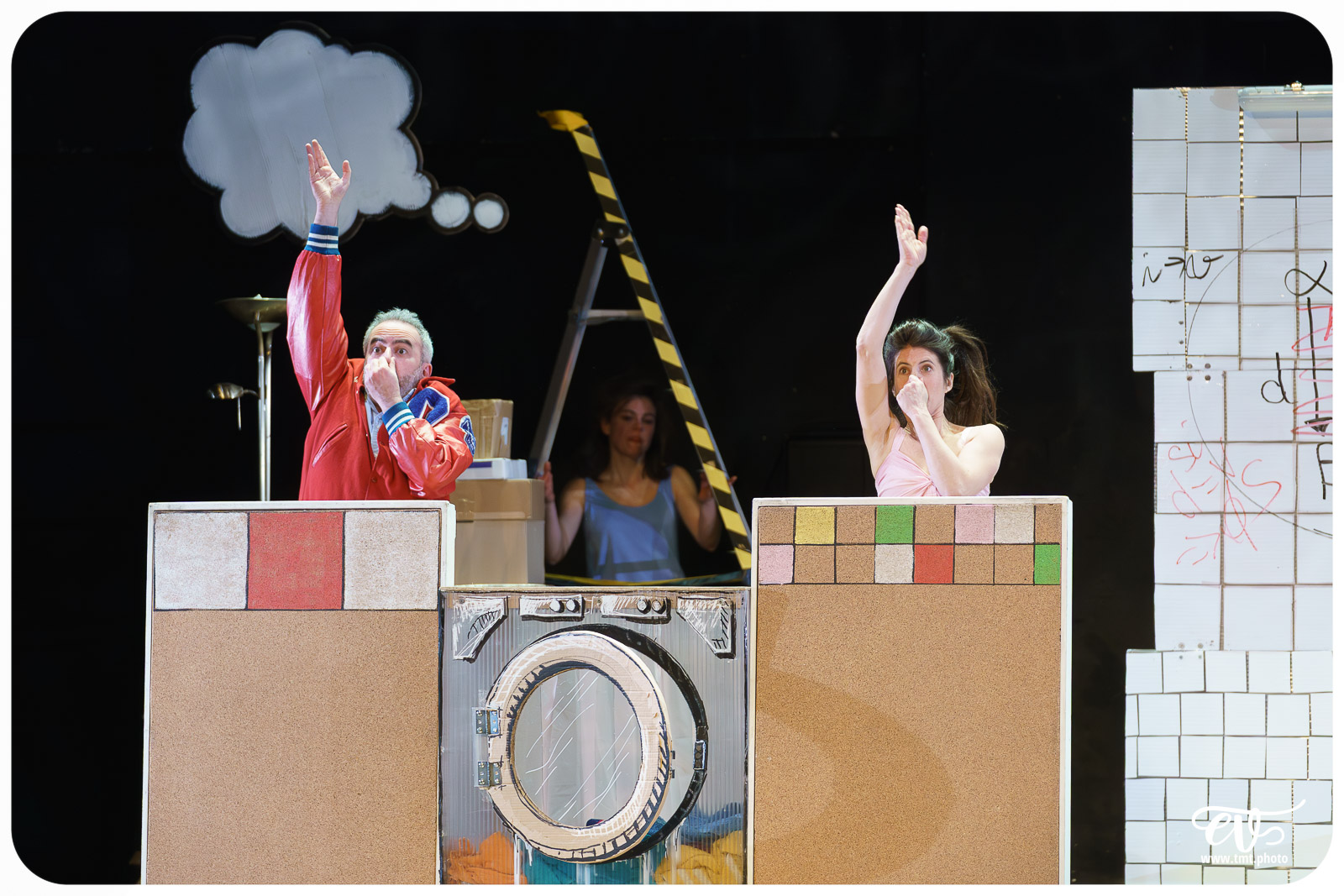 TMTPHOTO 2025.03.05 DERRIERE LE HUBLOT SE CACHE PARFOIS DU LINGE (LES FILLES DE SIMONE) 022